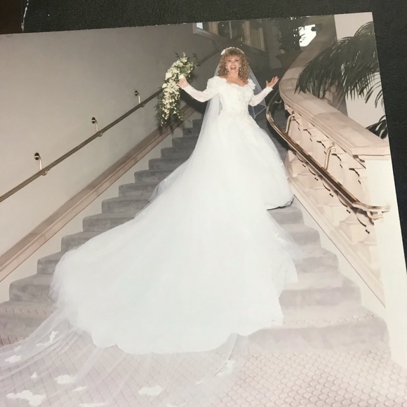 Designer wedding gown and Veil. - Picture 6 of 8